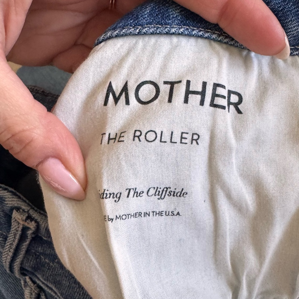 MOTHER Two-Tone Light to Mid Blue Wide-Leg Jeans - Picture 9 of 9